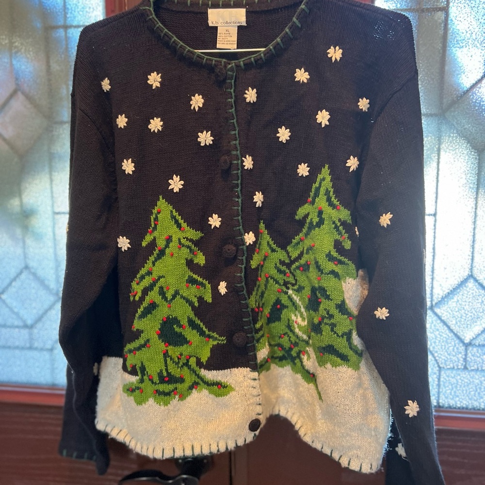 Vintage Charming Black Sweater with Christmas Tree Design